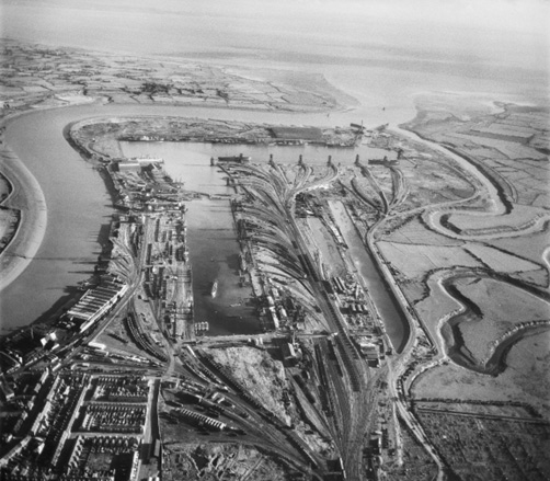 This aerial photograph of the Alexandra Docks was taken in 1947, but it shows the final layout of the docks after the work in 1914.